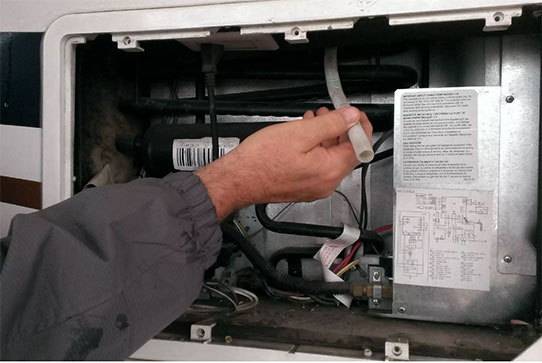 Прочистка слива (дренаж) холодильника в Кубинке