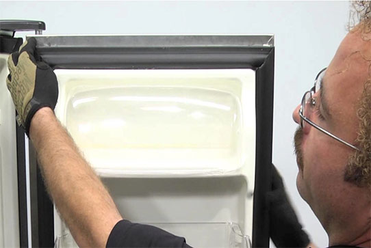 Перенавеска дверей холодильника в Кубинке